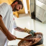 pralines aux cacahuètes Maison Maurice en cuisson au chaudron